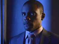 Lucius Fox (Chris Chalk) (12 épisodes)