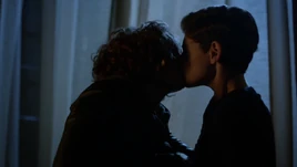 Selina und Bruce Kuss