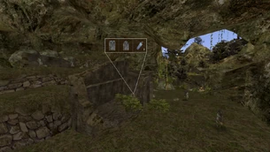 Stara kamienna tablica i kamienna tablica siły I w kufrze w ruinach przed grobowcem Quarhodrona