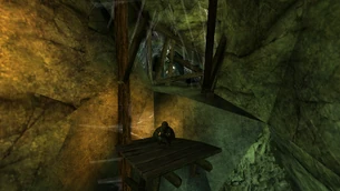 Ork Tarrok na najniższym poziomie Wolnej Kopalni