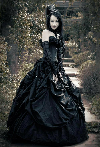 Victorian Goth  Goth beauty, Gothic beauty, Goth