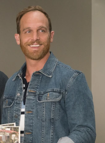 Coyote Bergstein Grace And Frankie Wiki Fandom Coyote bergstein is a principal character on grace and frankie. coyote bergstein grace and frankie