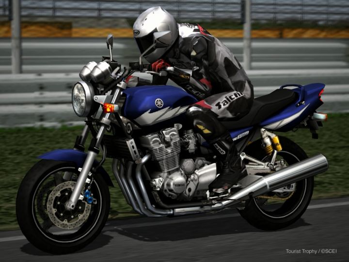 Yamaha XJR И девушка