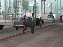 一个小妞和嫖客在洛圣都东部“雕塑公园”交易