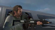 崔佛拿枪射向警车