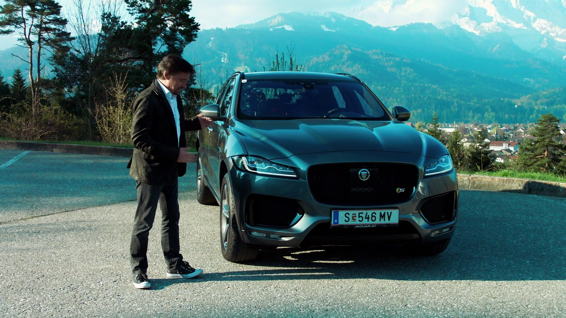Grand tour on sale jaguar f pace