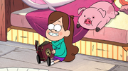 S1e14 Mabel with Dipper's book