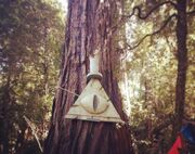 Alex Hirsch Bill Cipher Statue at Confusion Hill