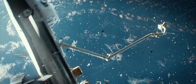 Gravity-movie-2013-trailer-screenshot-4 (1)