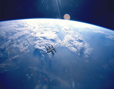 768px-Earth & Mir (STS-71)