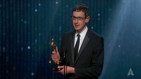 Steven_Price_Wins_Oscar_Award_2014_(Gravity)