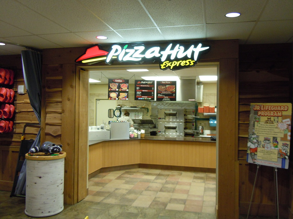 Pizza Hut Express, Great Wolf Lodge Wiki