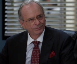 Harper Avery † (Père de Robert)