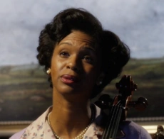 Gail Webber (mère de Chris, Richard et leur sœur)