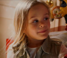 Alexis Stevens (Fille de Alex et Izzie) (Soeur jumelle de Eli)