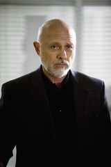 Carlos Torres (Mari de Lucia) (Père de Callie) (Beau-père de Aria)