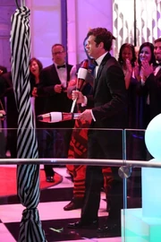 10x04-13.jpg (101 KB)