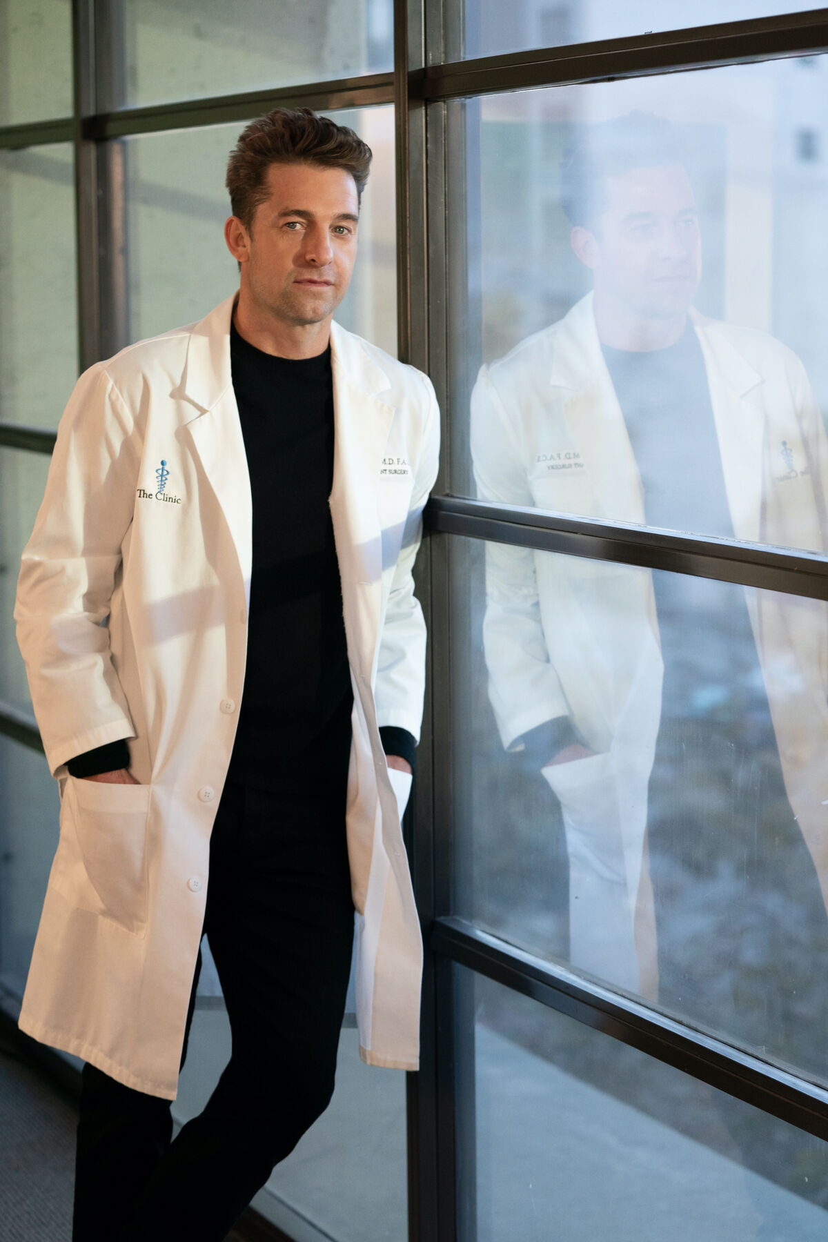 Nick is doctor. Ник гелфусс. Доктор холстед медики чикаго. Ник из анатомии страсти. Симпсоны врач.