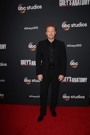 KevinMcKidd300party.jpg (2.69 MB)