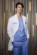 Harry Shum Jr. como Benson Kwan