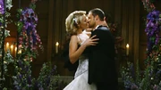 Alex e Izzie se casan.