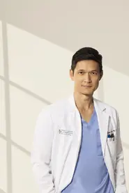 Harry Shum Jr. como Benson Kwan