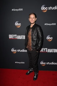 AlexBlueDavis300party.jpg (3 MB)