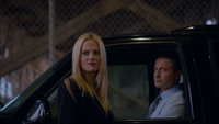 Adalind Sean voiture entrepôt 1x02