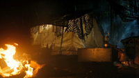 Combat tente mort campement 1x07