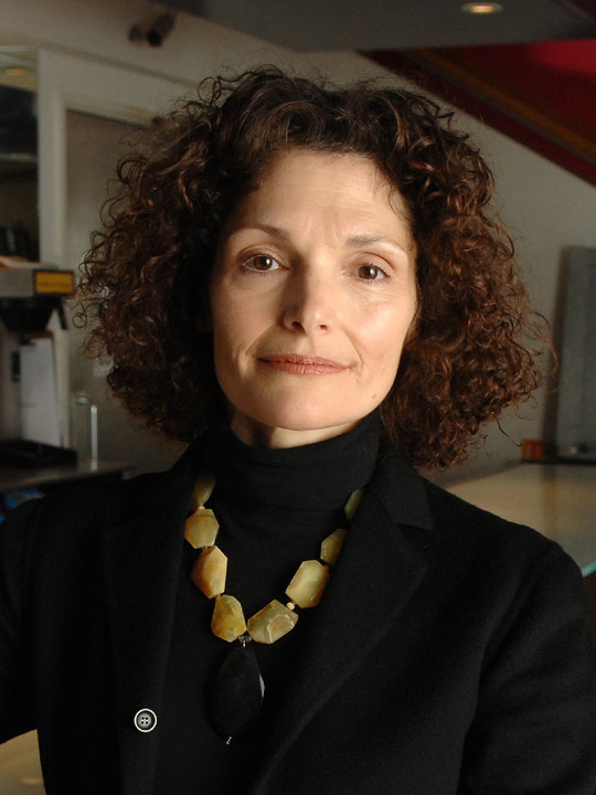 Mary Elizabeth Mastrantonio.