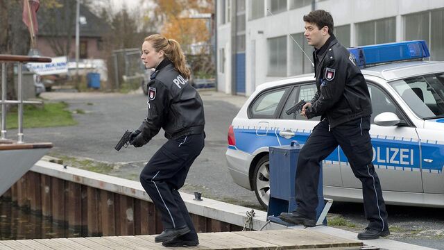 Nina Sieveking und Daniel Schirmer auf der Suche nach der entführten Zeugin.