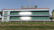 Vista frontal do casino.