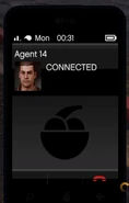 Agente 14 ligando para o protagonista Online.