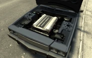 Une vue du moteur d'une Manana dans GTA IV.