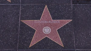 Звезда Клинтона Омика на вайнвудской «Аллее славы»