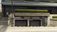 La fourrière, située au commissariat de Mission Row, à Los Santos. Le joueur peut venir y récupérer, moyennant caution, un véhicule confisqué par le L.S.P.D.