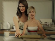 Семейное фото Аманды и маленькой Трейси, которое можно найти в доме Майкла