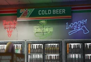 Loja da 24/7 no GTA V, seção de bebidas.
