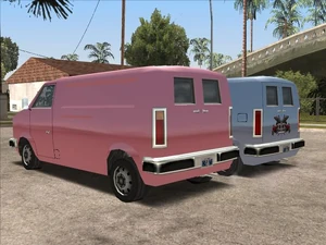 Comparaison de l'arrière d'un  avec le Berkley Van