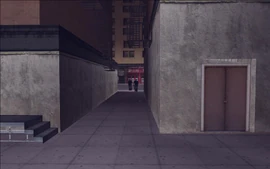 After Claude picks the briefcase up, several triad gangsters walk into the alleyway, trying to ambush him. Claude has to fight for his life.