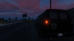RomanceIsn'tDead-GTAO-SS9.png (1.47 MB) Driving to Sandy Shores.