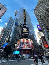 GTAOnlineTheContract-RealLife-TimesSquare