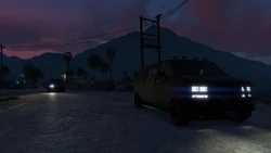 RomanceIsn'tDead-GTAO-SS7.png (1.68 MB) Leaving Stab City with the vans.