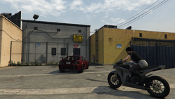 CaughtNapping-GTAO-SS7.png (2.88 MB) Arriving at Leroy's store.
