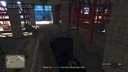 Use the cab to connect to the trailer loaded with the construction materials
