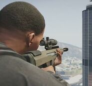 Franklin aiming the Heavy Sniper.