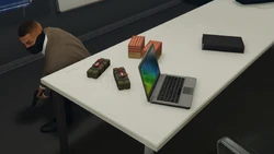 Sticky Bombs and shotgun ammo pickups