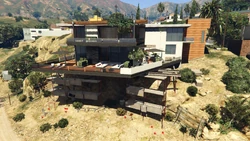 MadrazoHouse-Repair-GTAV.png (3.58 MB) The house under repair.