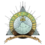 The graphic of the Mount Chiliad Tattoo in Grand Theft Auto Online, featuring the Eye of Providence, the mountain and the motto Novus ordo seclorum, which means "New order of the ages" in Latin.