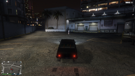 A player with a bounty, marked on the Radar with the icon.